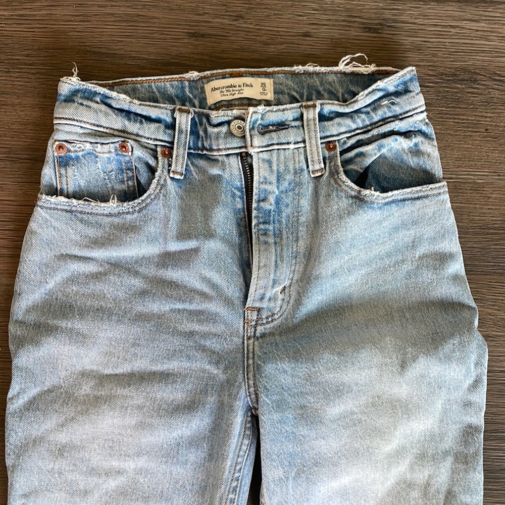 light wash Abercrombie and Fitch jeans, size 0; 25 in waist curve love - 90s